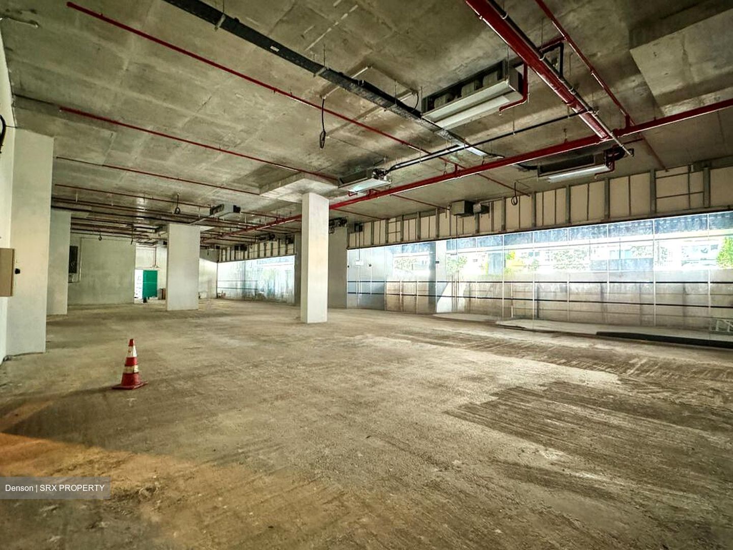 The M (D7), Retail #464483611